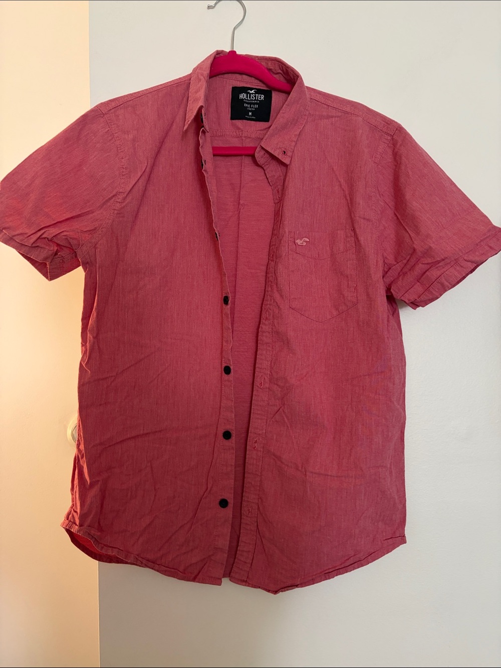 Hollister Men’s Short Sleeve Button-Down Shirt in Coral Red